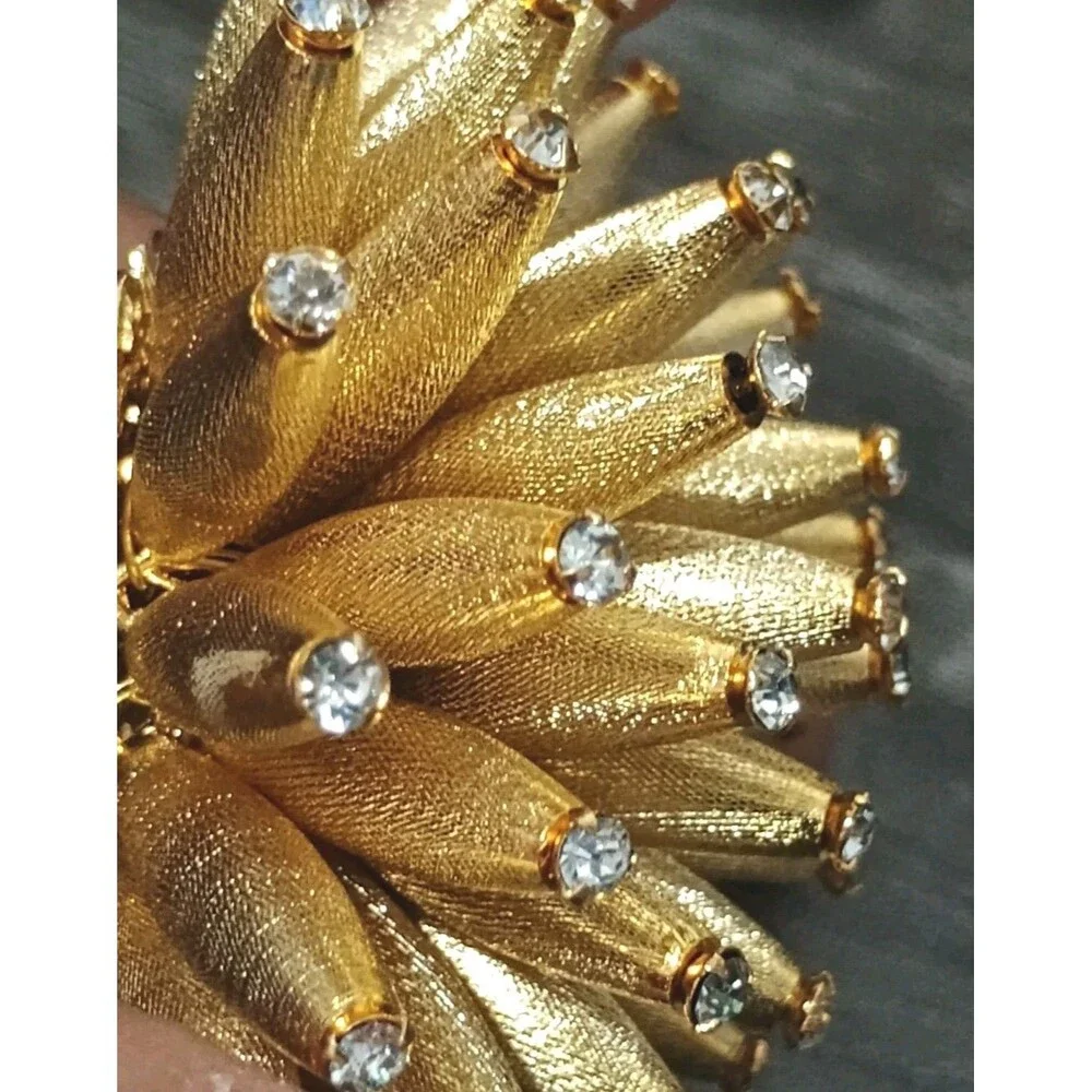 Vendome Sea Urchin Brooch 1960s Starburst Gold Tone Signed Vintage Brooch